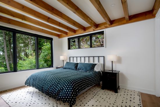 lakeside-cottage-modern-style-bungalow-portfolio-2022-4-monochrome-cool-Normerica-Timber-Frame-cottage-interior-bedroom