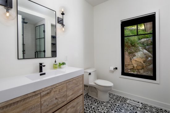 lakeside-cottage-modern-style-bungalow-portfolio-2022-4-monochrome-cool-Normerica-Timber-Frame-cottage-interior-bathroom