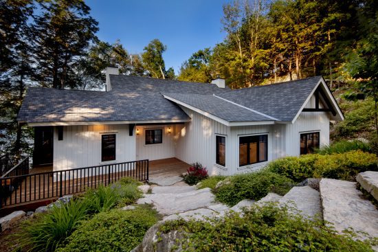 lakeside-cottage-modern-style-bungalow-portfolio-2022-4-monochrome-cool-Normerica-Timber-Frame-cottage-exterior 3