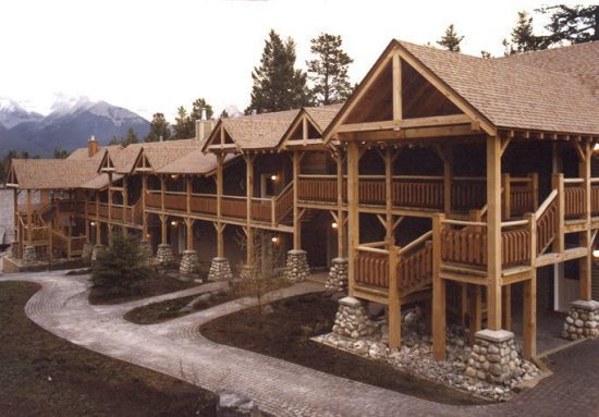 2 Normerica Timber Frames Commercial Projects Buffalo Mountain Lodge Hotel Banff Canada Exterior 550x383