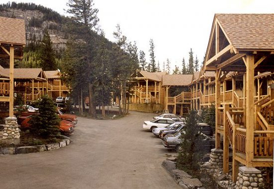 4 Normerica Timber Frames Commercial Projects Buffalo Mountain Lodge Hotel Banff Canada Exterior 550x380