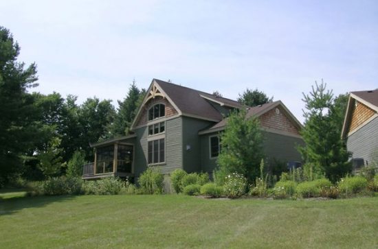 5 Normerica Timber Frame Commercial Project The Cottages at Diamond In the Ruff Muskoka Lakes Ontario Exterior 550x363