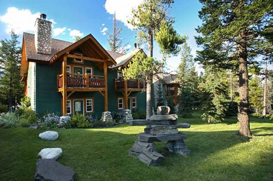 5 Normerica Timber Frames Commercial Projects Buffalo Mountain Lodge Hotel Banff Canada Exterior 550x365